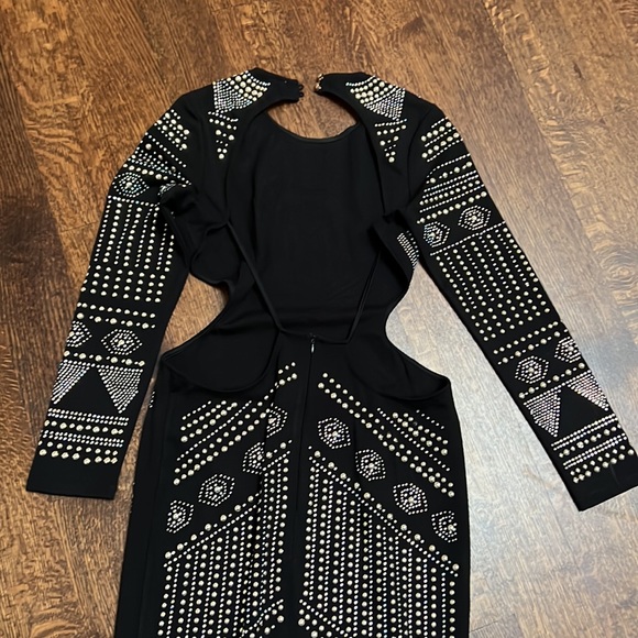 Beyond gorgeous crystal embellished evening dress! - Picture 6 of 7